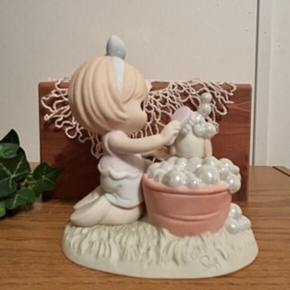 Precious Moments "Bubbling Over with Fun" 2007 Membership Only figurine - Picture 2 of 3